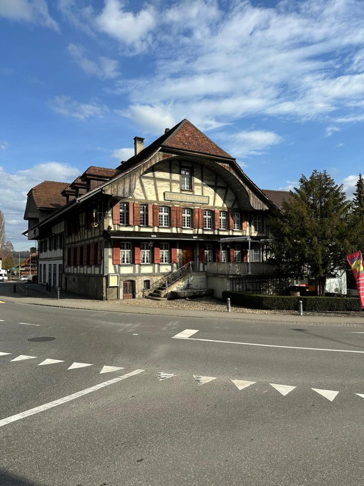 Hotel Krone Uetendorf Экстерьер фото